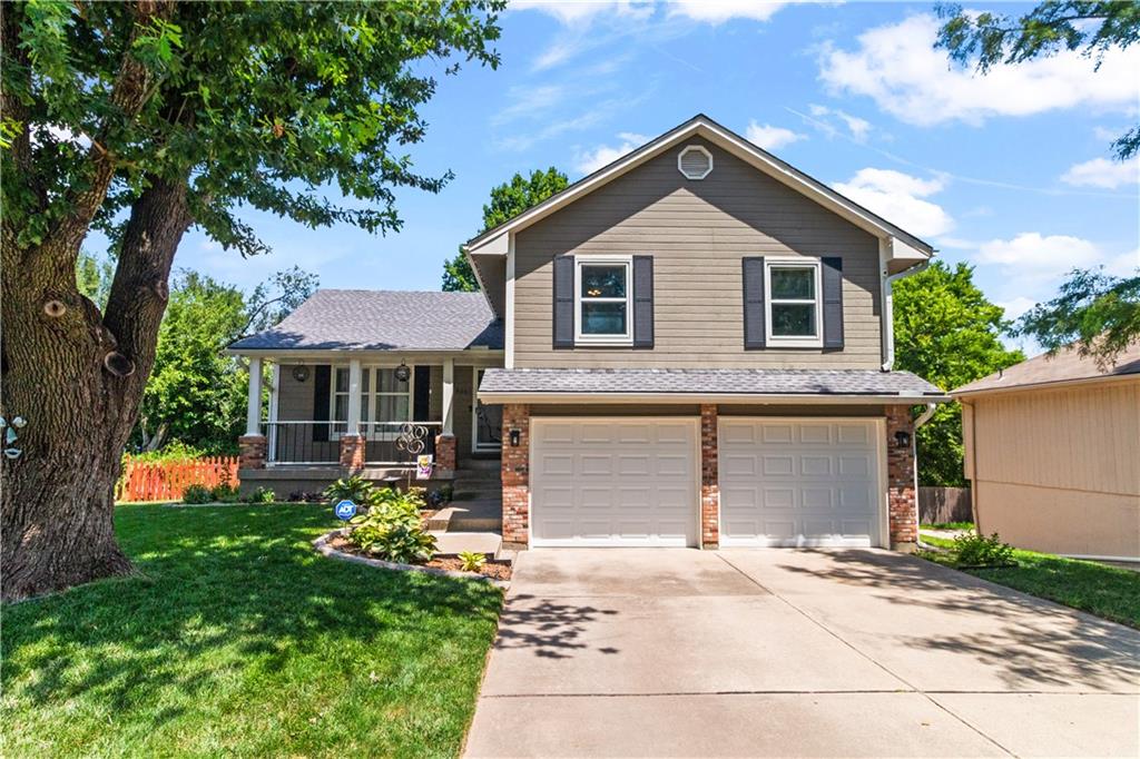 4001 NW Hidden Pointe Dr, Blue Springs, MO 64015