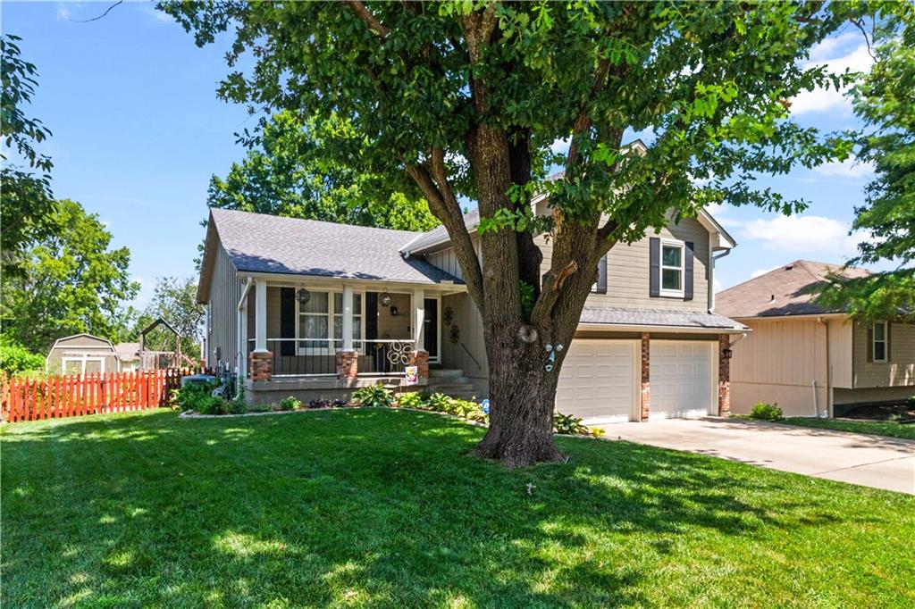 4001 NW Hidden Pointe Dr, Blue Springs, MO 64015