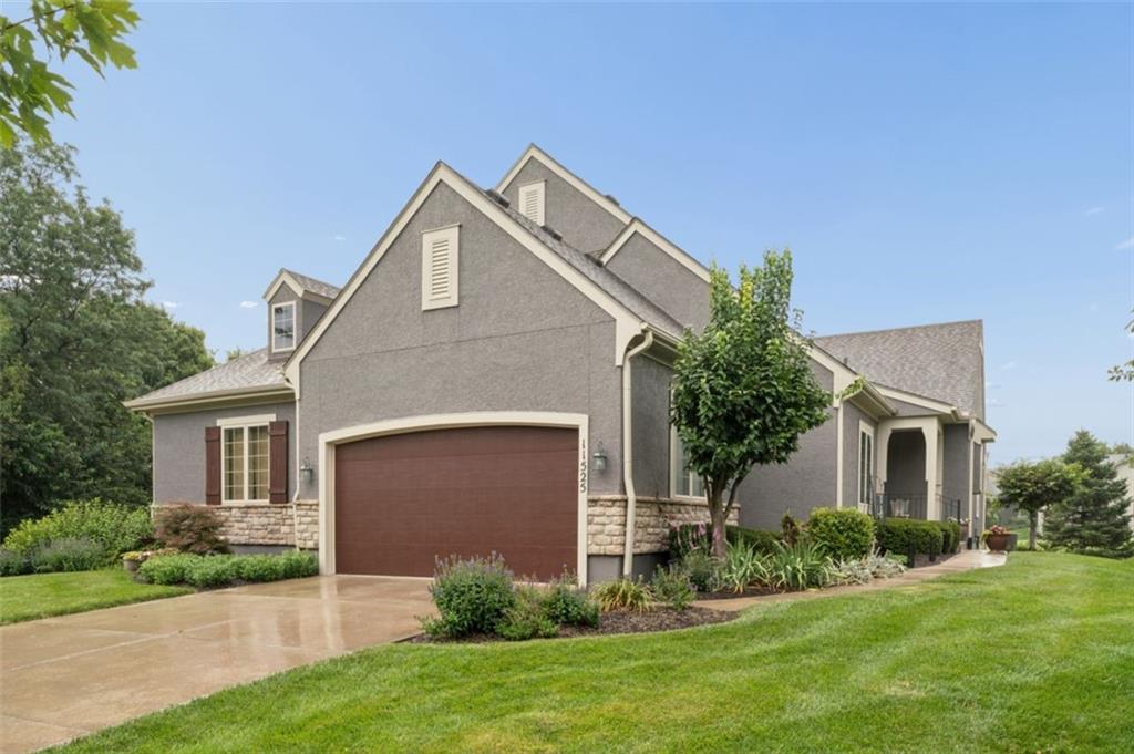 11525 S Lakecrest Dr, Olathe, KS 66061