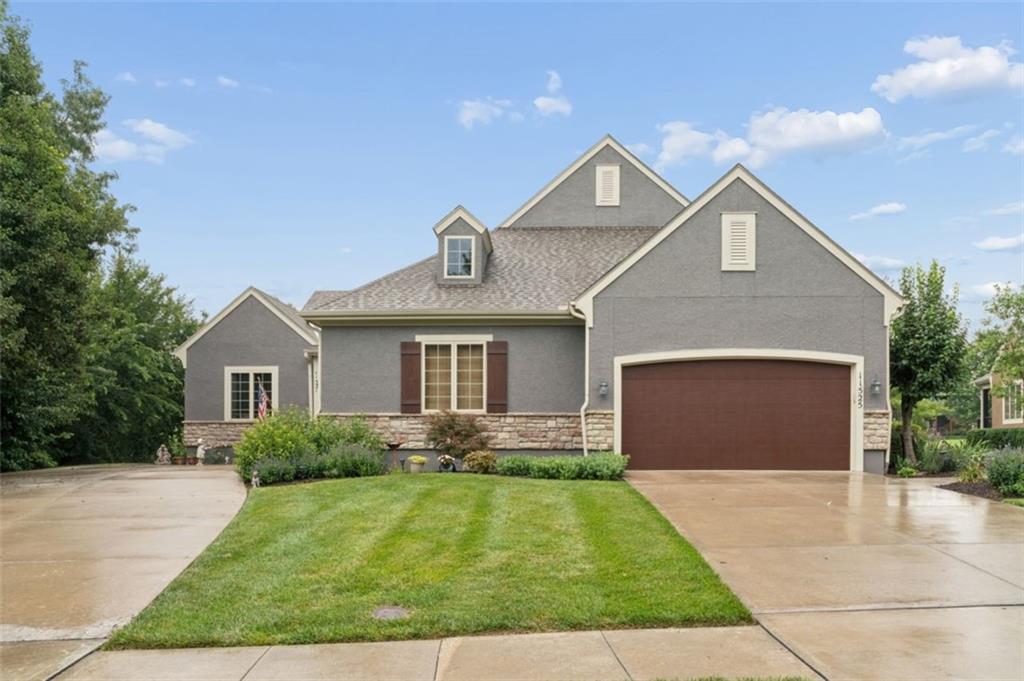 11525 S Lakecrest Dr, Olathe, KS 66061