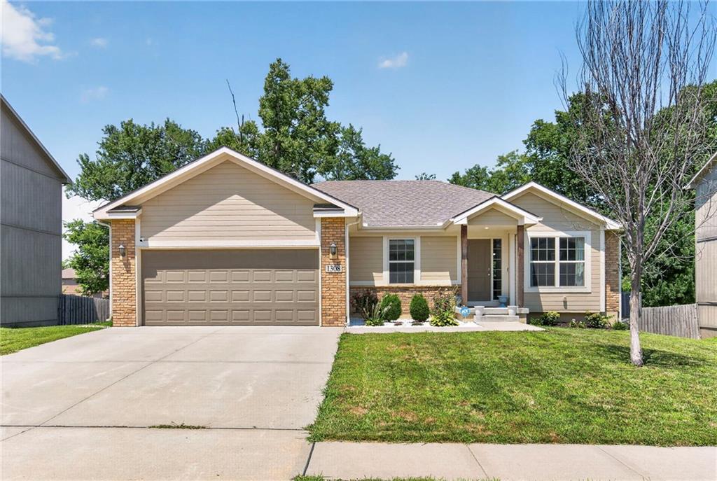 1308 NW Hilltop Ln, Grain Valley, MO 64029