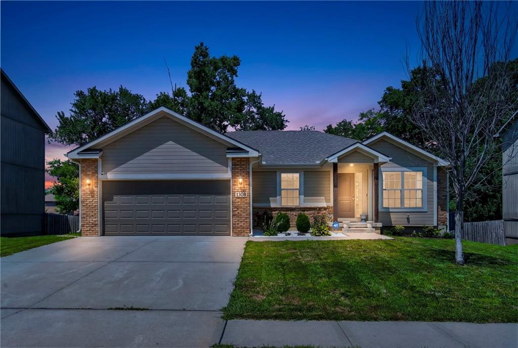 1308 NW Hilltop Ln, Grain Valley, MO 64029