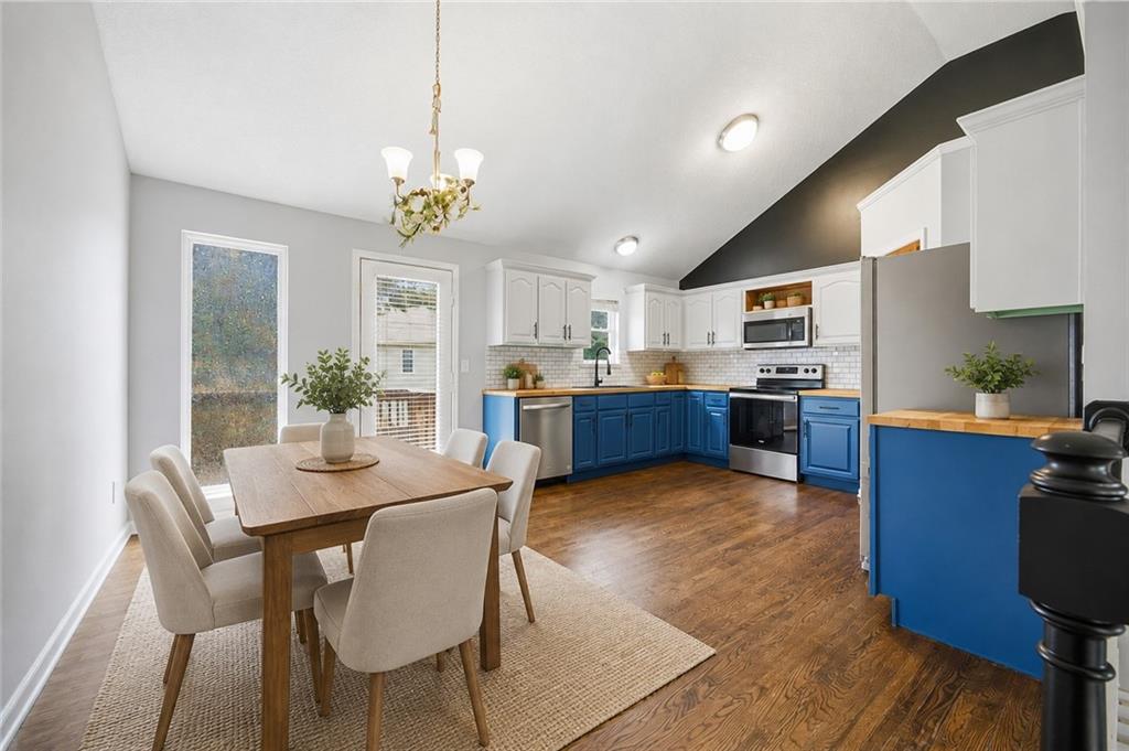 961 Oak Crest Dr, Gardner, KS 66030