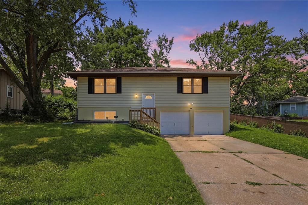 1822 N Grove Dr, Independence, MO 64058