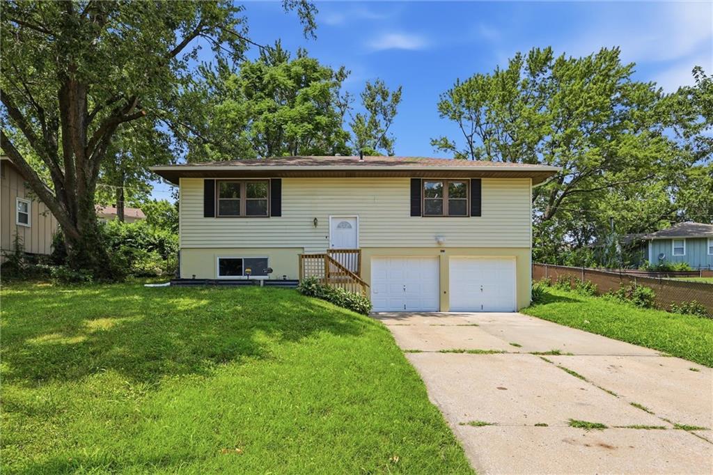 1822 N Grove Dr, Independence, MO 64058