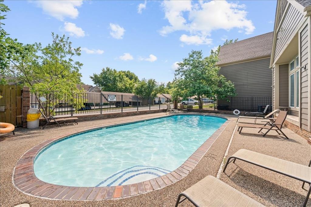 11110 Nieman #101 Rd, Overland Park, KS 66210