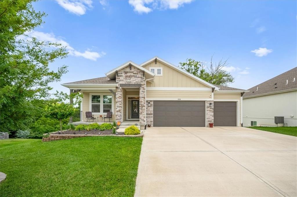 8616 Laramie St, De Soto, KS 66018