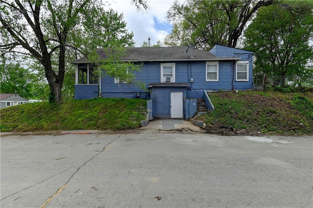 8626 Morrell Ave, Independence, MO 64053