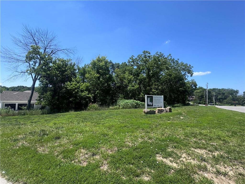 1501 SW Stonewall Dr, Oak Grove, MO 64075