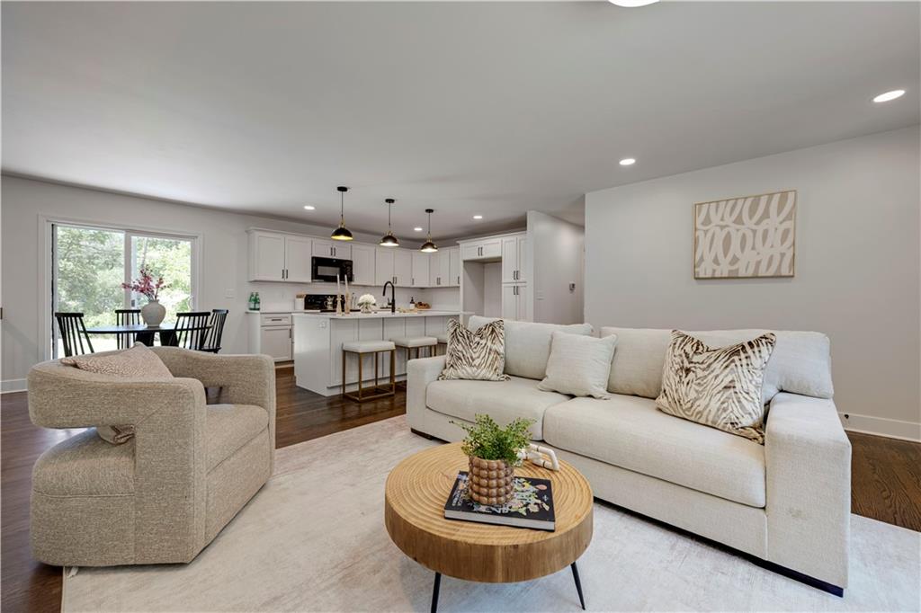 10506 Westbrooke Dr, Overland Park, KS 66214