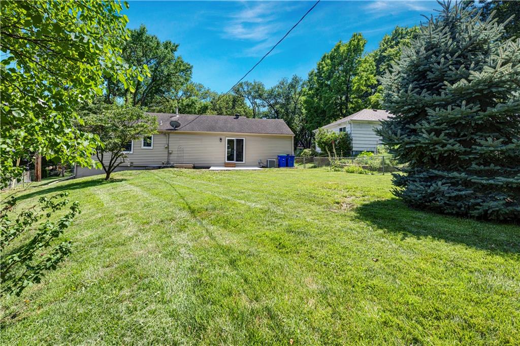 10506 Westbrooke Dr, Overland Park, KS 66214