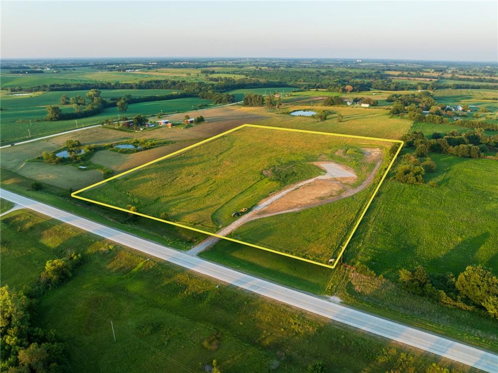 5292 N 13 Hw, Hamilton, MO 64644