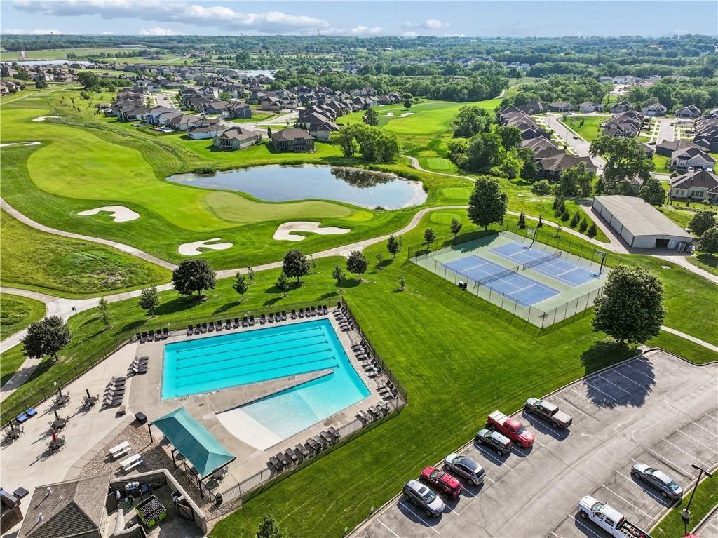 914 Zennor Ln, Raymore, MO 64083