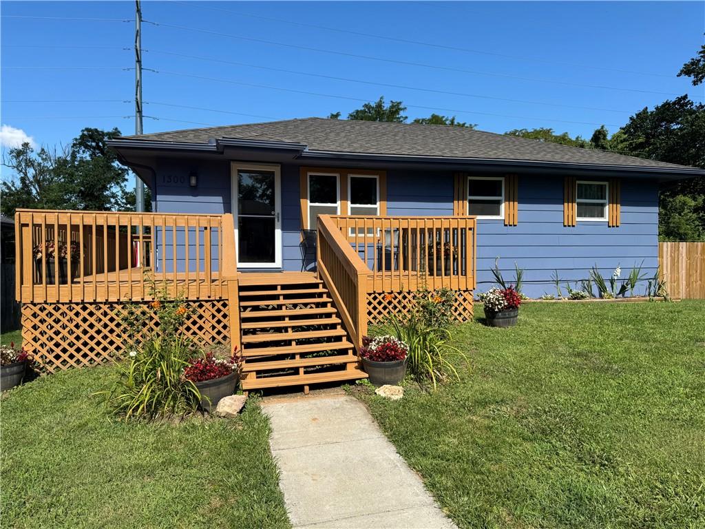 1300 S Mchenry St, Independence, MO 64057