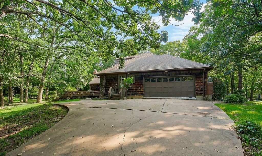 20900 Whispering Dr, Lenexa, KS 66220