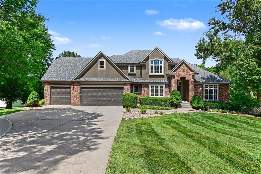 4301 SE Willow Place Ct, Blue Springs, MO 64014