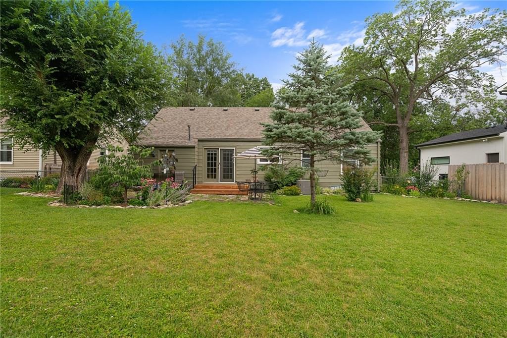 5315 W 71st Ter, Prairie Village, KS 66208
