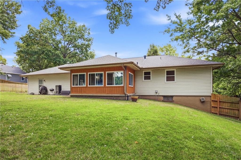 123 Grove Ave, Bonner Springs, KS 66012