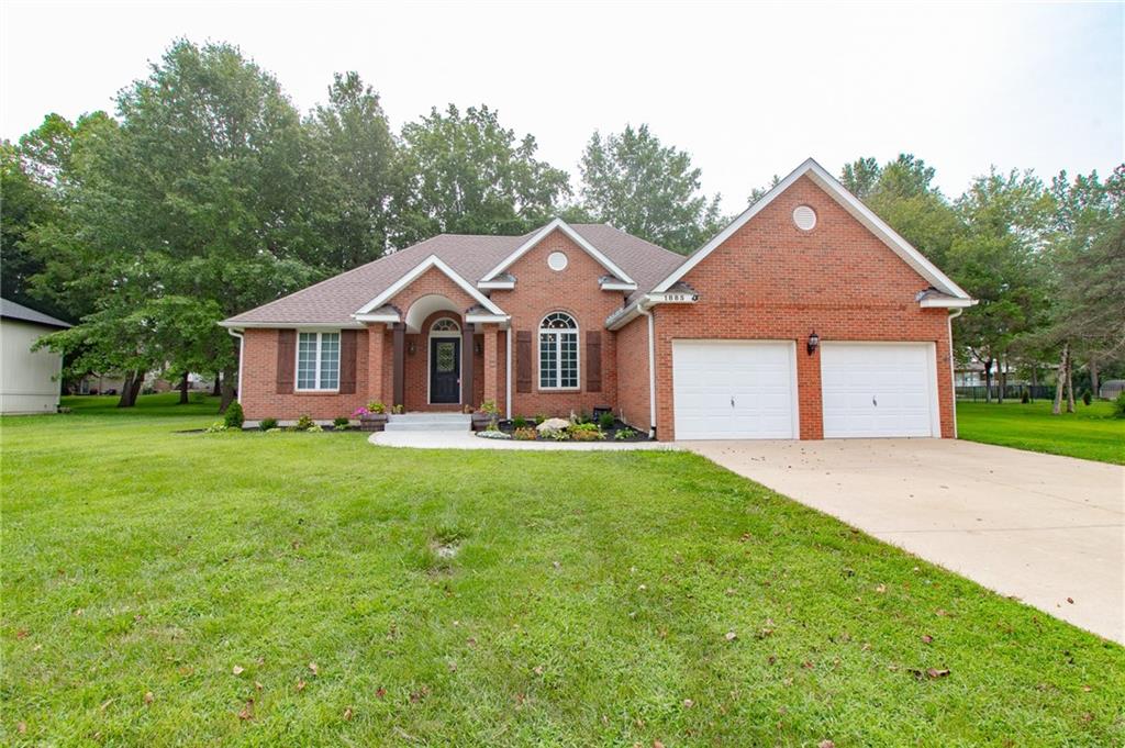 1885 W Timber Ridge Dr, Sedalia, MO 65301