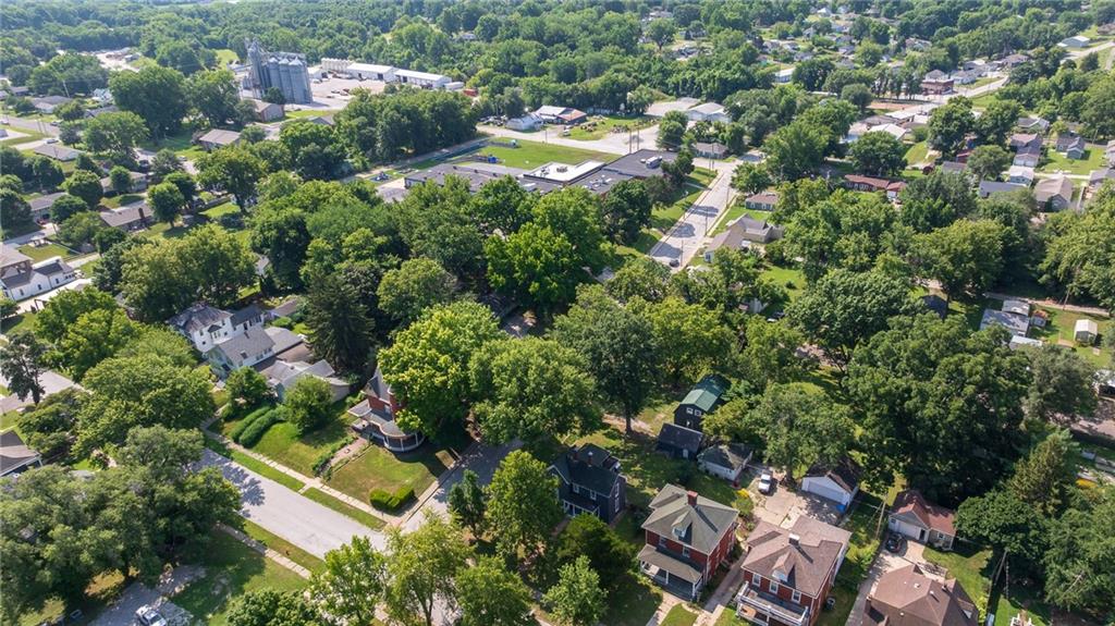 1919 South St, Lexington, MO 64067