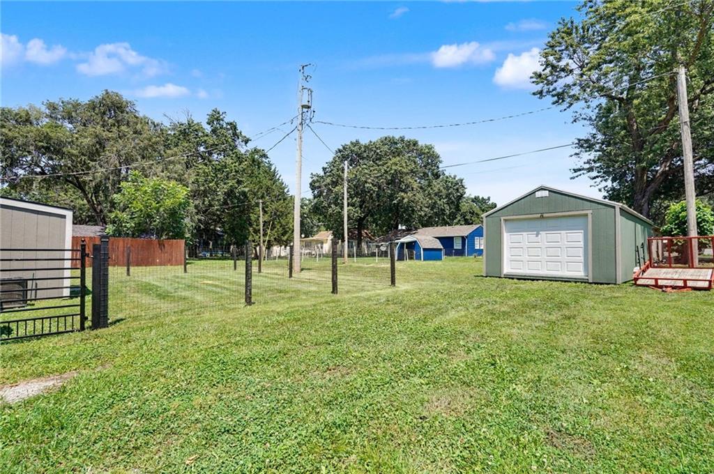 633 Oak St, Wellsville, KS 66092