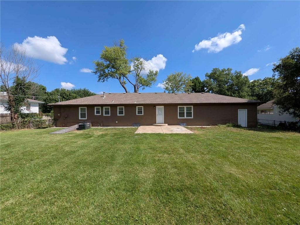 8905 E 29th St, Kansas City, MO 64129