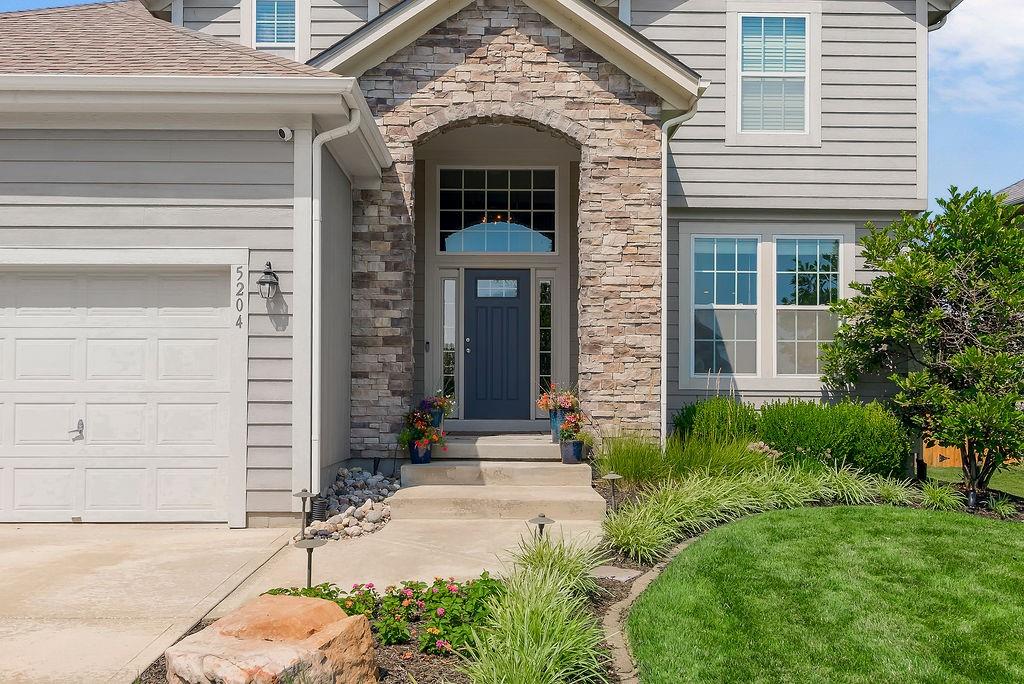 5204 W Meadow View Dr, Shawnee, KS 66226