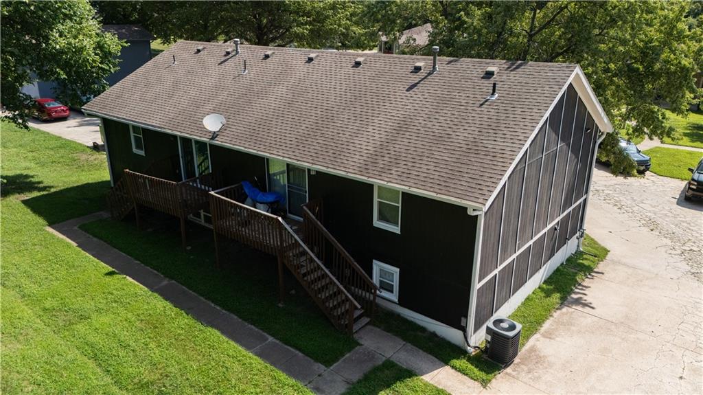 704 NE Ball Dr, Lee's Summit, MO 64086