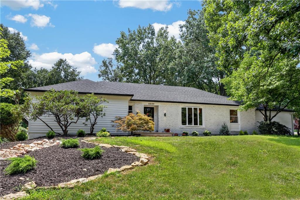 8224 Linden Dr, Prairie Village, KS 66208