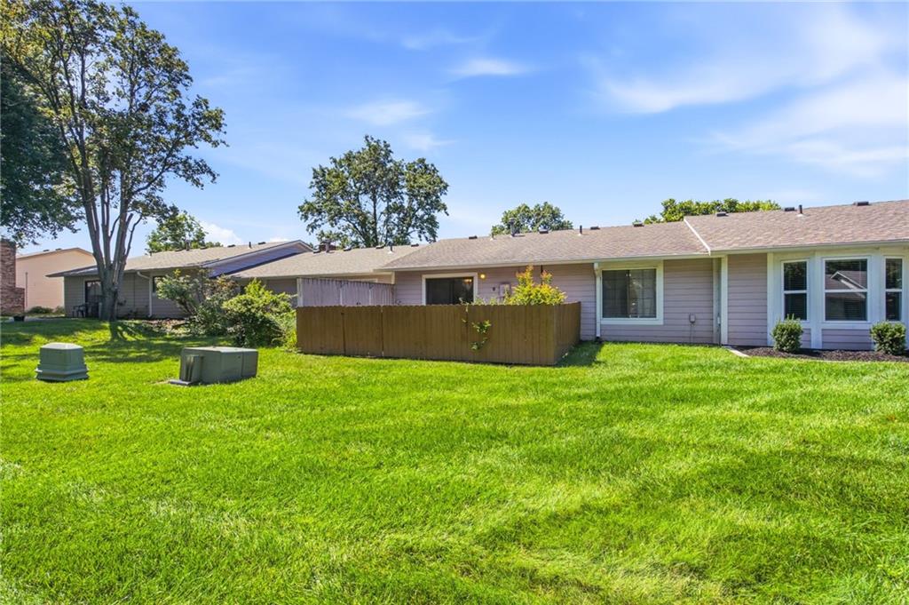 1314 W Jenkins Blvd, Raymore, MO 64083