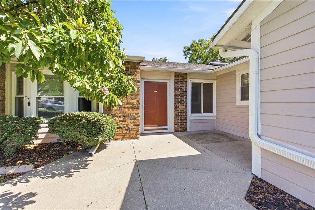 1314 W Jenkins Blvd, Raymore, MO 64083
