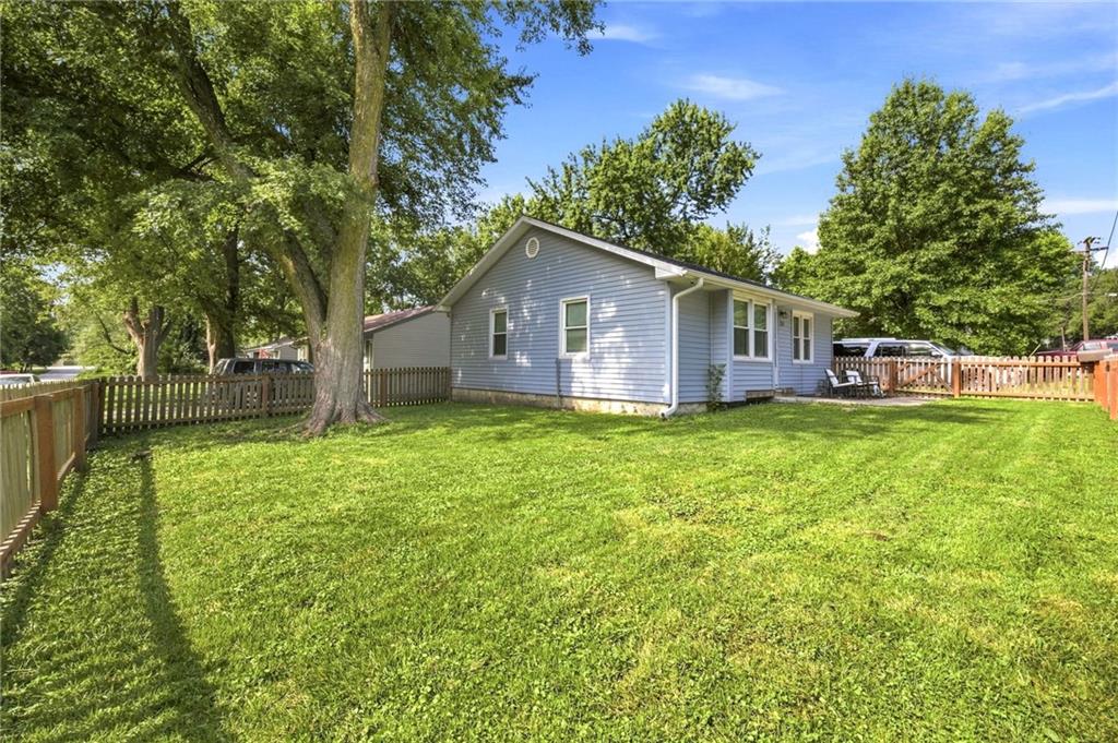 307 SE 6th St, Lee's Summit, MO 64063