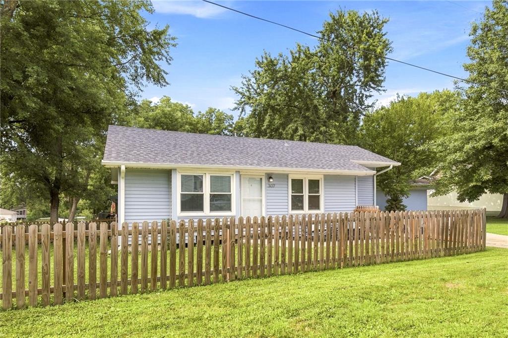 307 SE 6th St, Lee's Summit, MO 64063