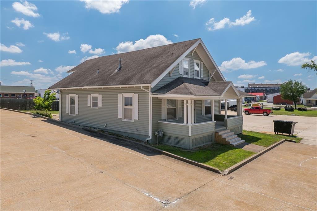 911 Cherry St, Chillicothe, MO 64601