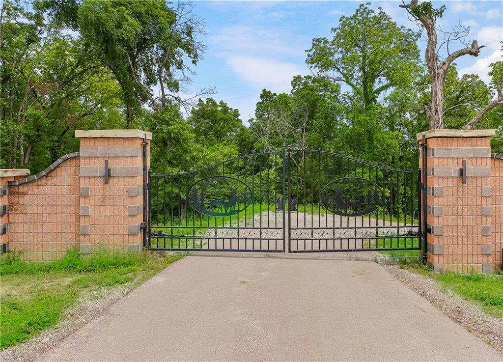 30700 W 102nd St, De Soto, KS 66018