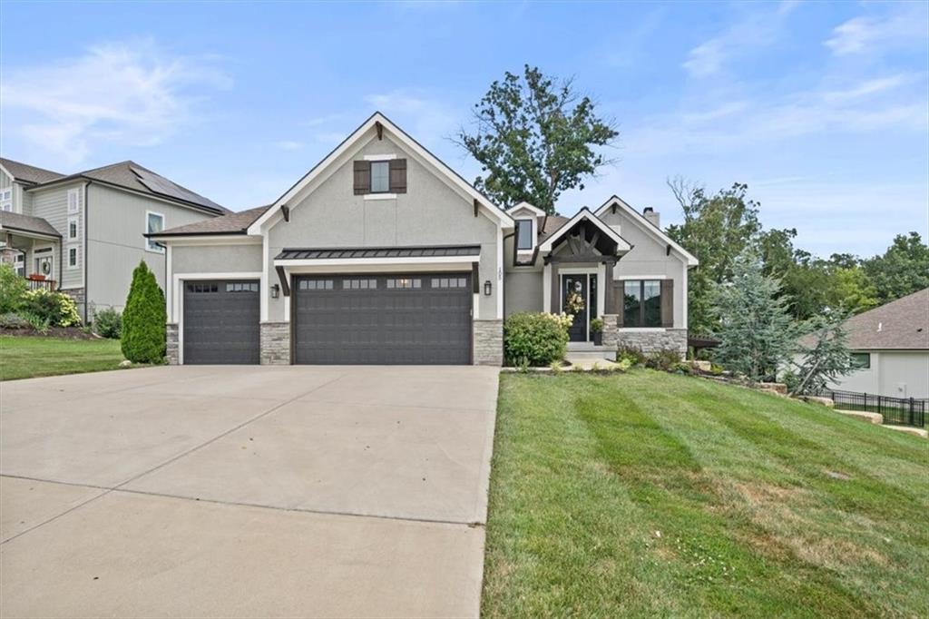 105 NW Ambersham Dr, Lee's Summit, MO 64081