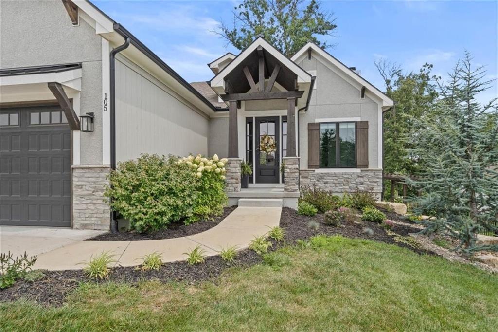105 NW Ambersham Dr, Lee's Summit, MO 64081