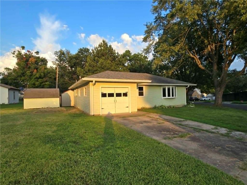 303 E Truman Ave, Clinton, MO 64735