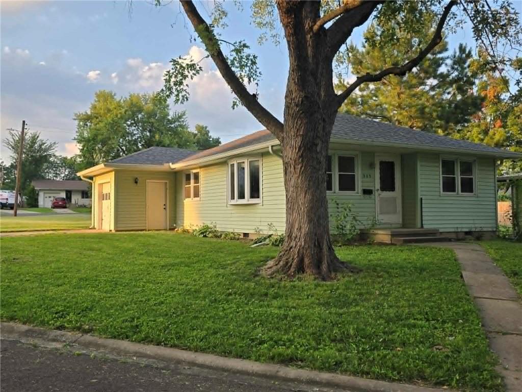 303 E Truman Ave, Clinton, MO 64735