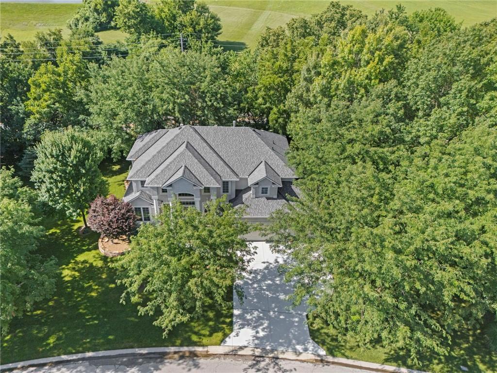 1629 SW Hedgewood Ln, Lee's Summit, MO 64081