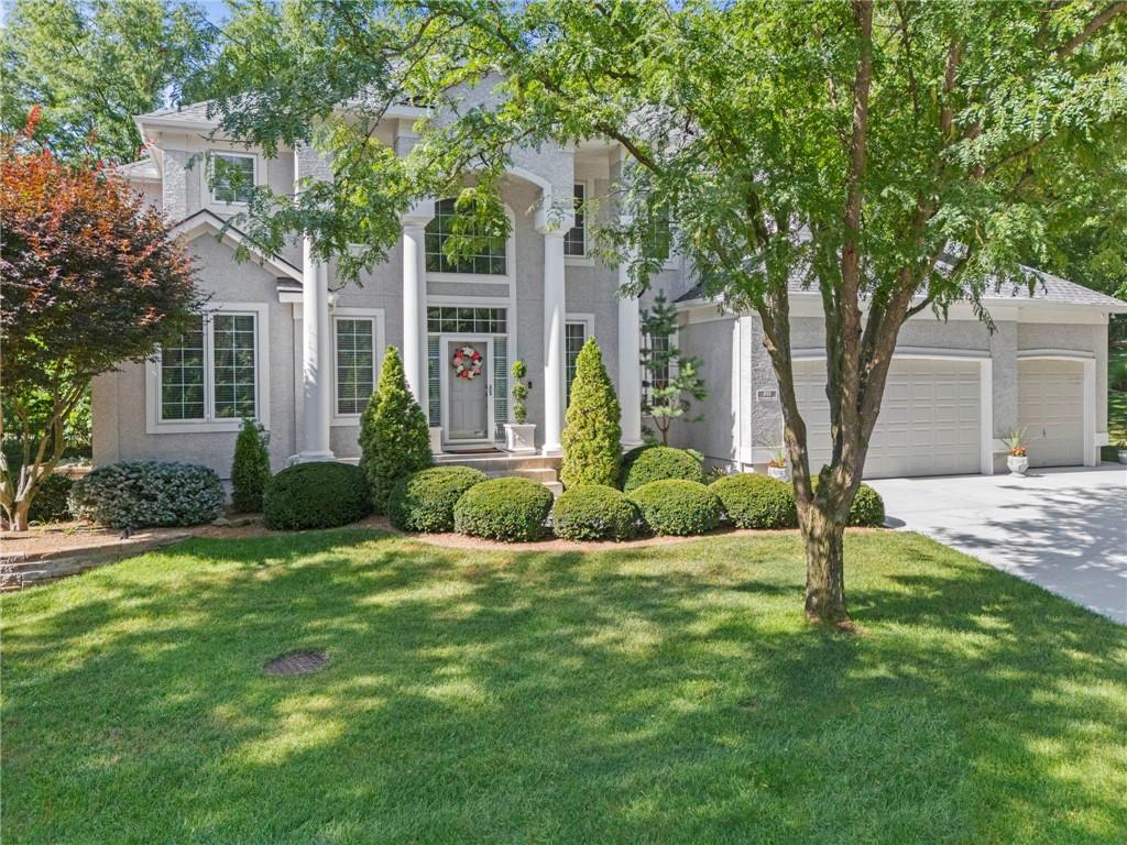 1629 SW Hedgewood Ln, Lee's Summit, MO 64081