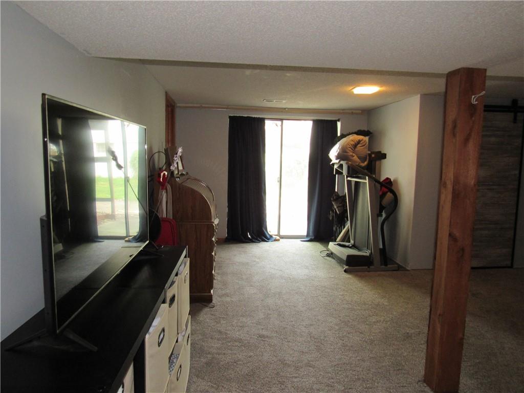 2408 Ridgewood Rd, Harrisonville, MO 64701