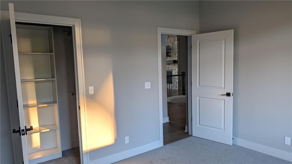 1205 Hampton Dr, Raymore, MO 64083