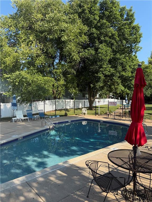 6575 W 49th St, Mission, KS 66202