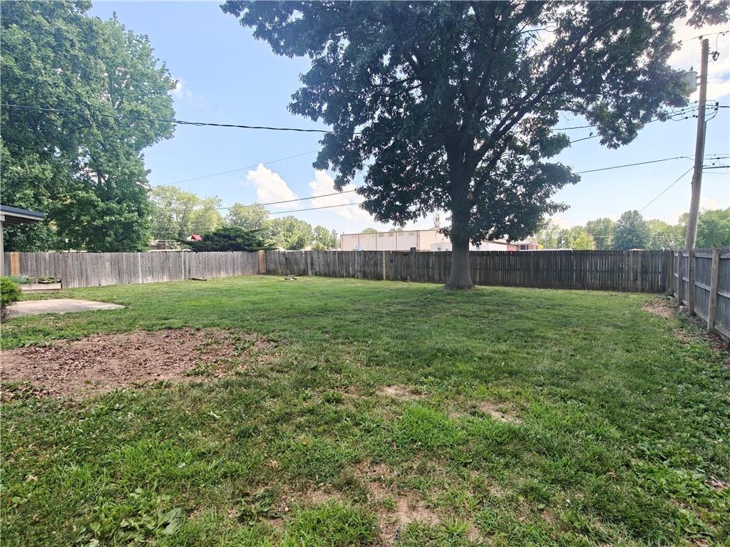 1512 SW Morningside Dr, Blue Springs, MO 64015