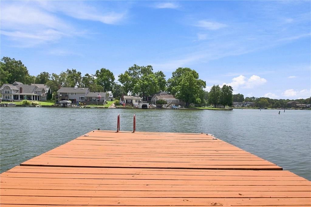 46 Emerald Shore Dr, Lake Tapawingo, MO 64015