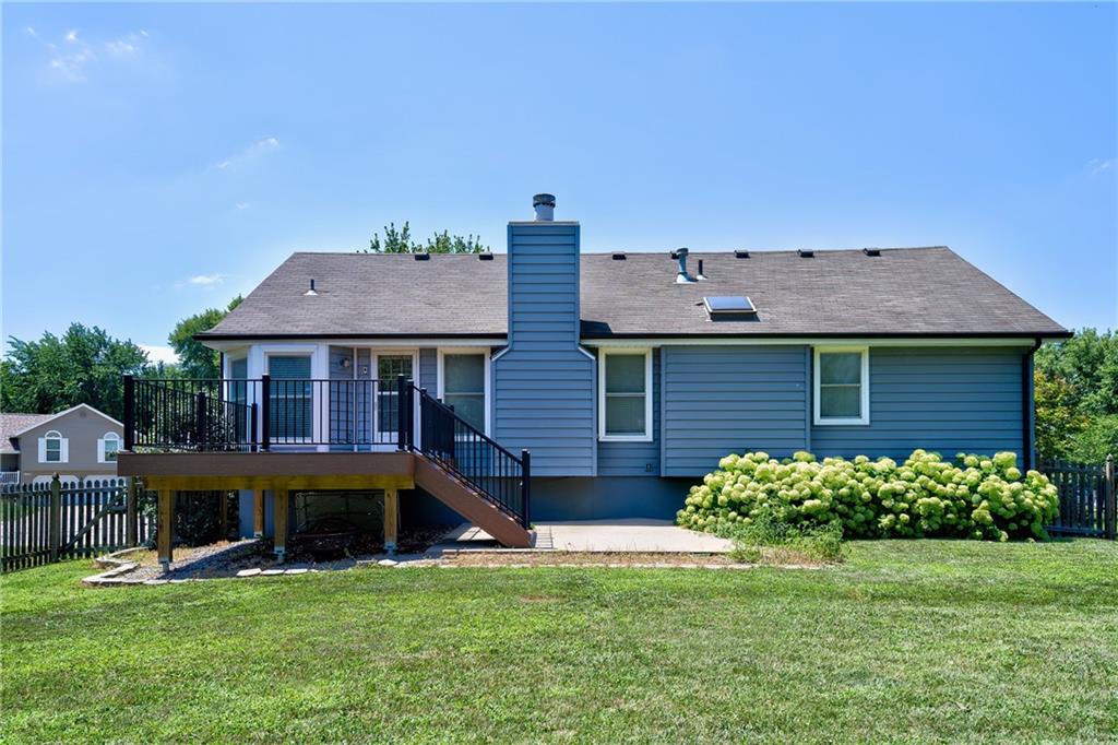 1231 NE Deerbrook Cir, Lee's Summit, MO 64086