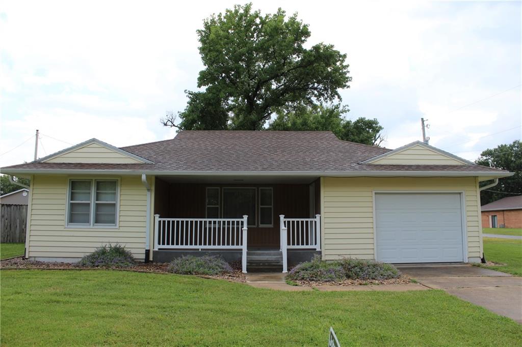 1103 Signor St, Humboldt, KS 66748