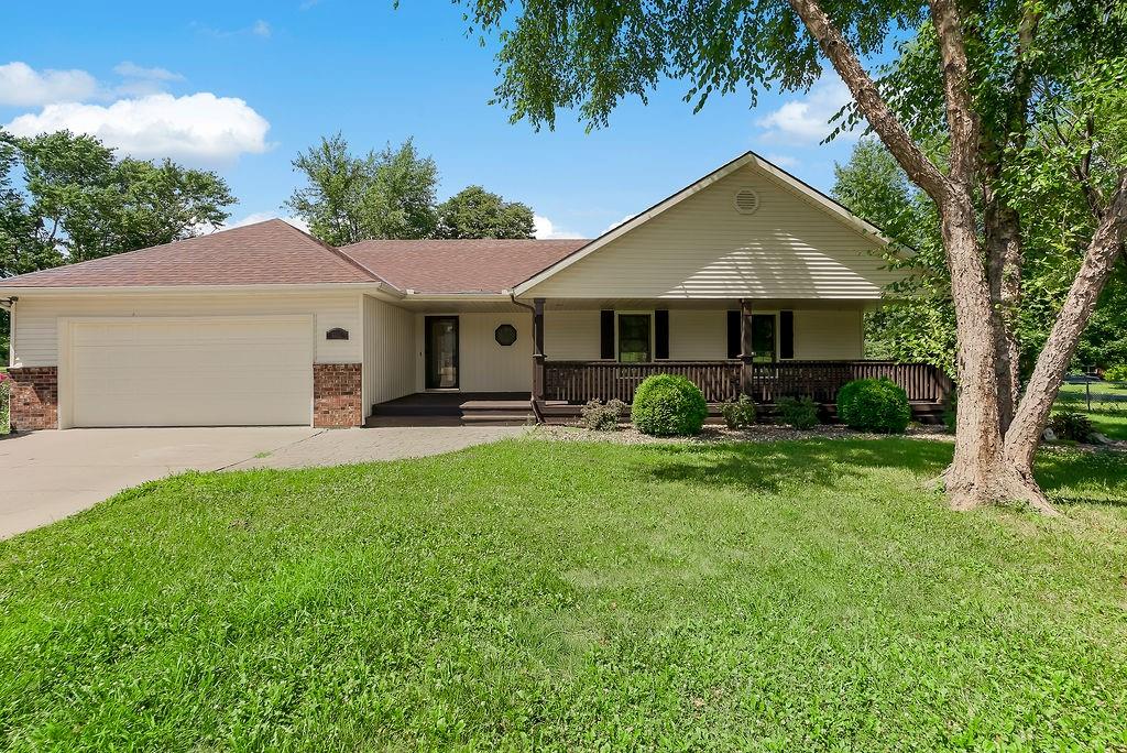 5530 W 201st St, Stilwell, KS 66085