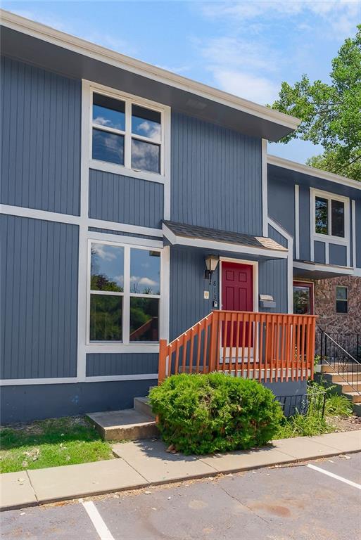 813 Lakeview Dr, Grandview, MO 64030